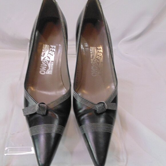 Salvatore Ferragamo Shoes - Salvatore Ferragamo “Grace” Ladies Shoe Black Leather Pump Size 5 1/2 AA